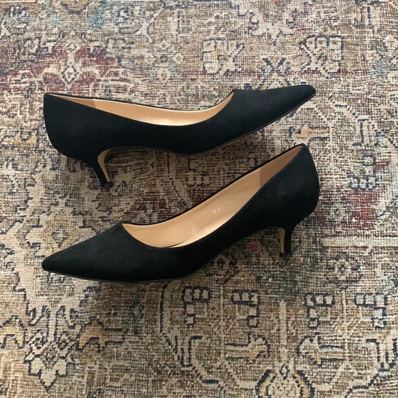 Black Suede Athena Alexander Kitten Heel Pumps Size 8.5 - Picture 3 of 3